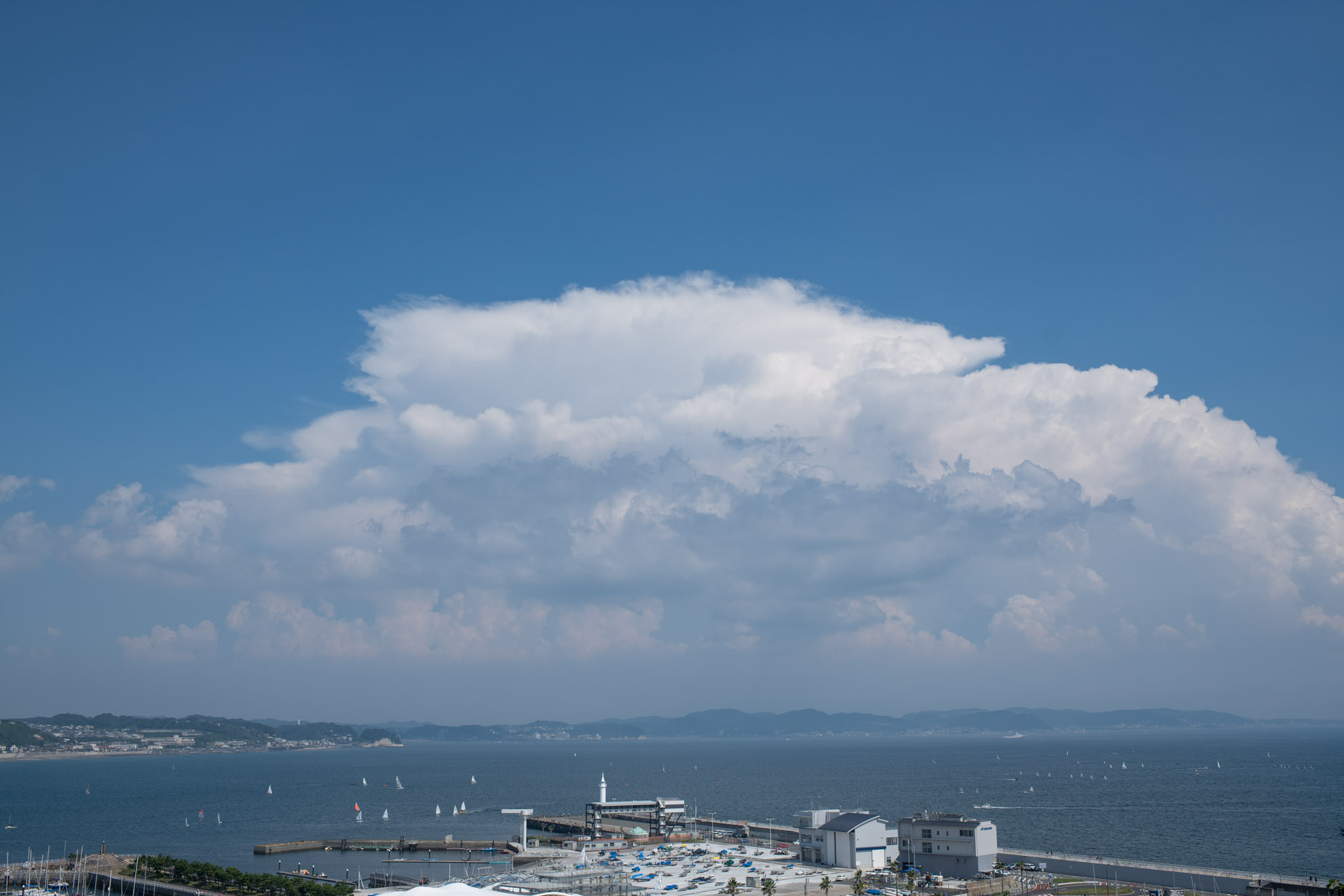 江ノ島の大きい雲